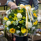 Корзина с цветами "Golden flowers"