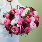 Корзина с пионами "Виолетта"