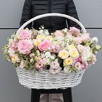 Корзина с цветами "Прекрасная Богемия"
