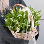 Цветочная композиция "Ландыши в корзинке"