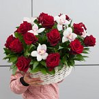 Корзина с цветами "Яркое поздравление"