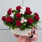 Корзина с цветами "Яркое поздравление"