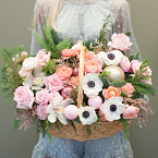Корзина с цветами "Перламутровый иней"