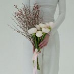 Букет цветов "Ранункулусы, гениста"
