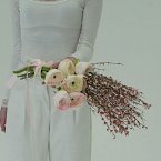 Букет цветов "Ранункулусы, гениста"