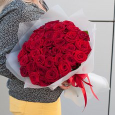 Букет из красных роз "Red Pearl"