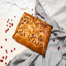 Вегетарианский пирог с яблоком и брусникой 