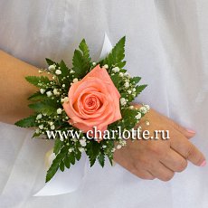 Браслет из живых цветов