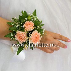 Браслет из живых цветов