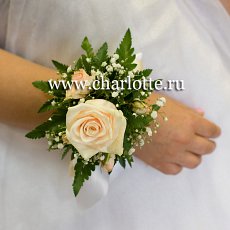 Браслет из живых цветов