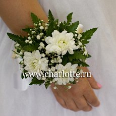 Браслет из живых цветов