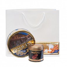 Печенье в ж/б, черный чай в ж/б, плитка шоколада Lindt 250 гр.