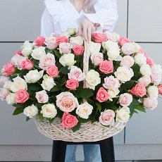Корзина из роз "Кружевные лепестки"
