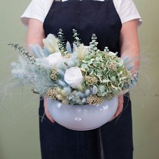 Корзинка из тюльпанов и роз "Комплимент"