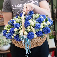 Корзинка с цветами "Blue star"