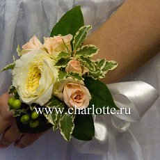 Браслет из живых цветов