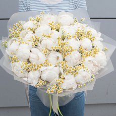 Букет из пионов с ромашками "Юнона"