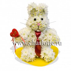 Фигура из цветов "Влюбленный заяц"