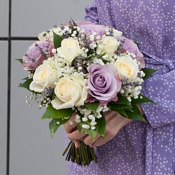 585