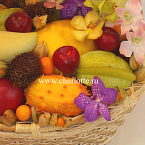 Корзинка с цветами и фруктами "Экзотическое наслаждение"