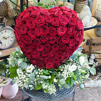 Сердце из роз (151 роза)