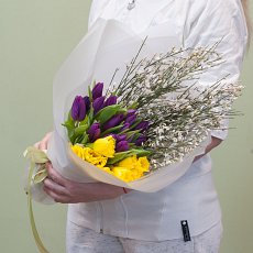 Цветы с макарунами "Делюкс"