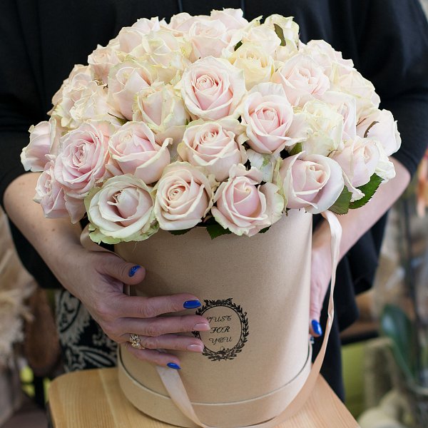 Шляпная коробка с розами "Перл"