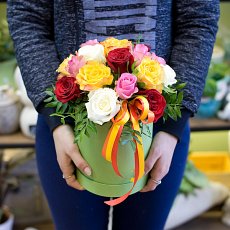 Заказать Розы в шляпной коробке (17 роз) с доставкой в Charlotte.ru Розы в шляпной коробке (17 роз)