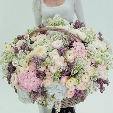 Заказать Корзина с цветами "И целого мира мало" с доставкой в Charlotte.ru Корзина с цветами "И целого мира мало"