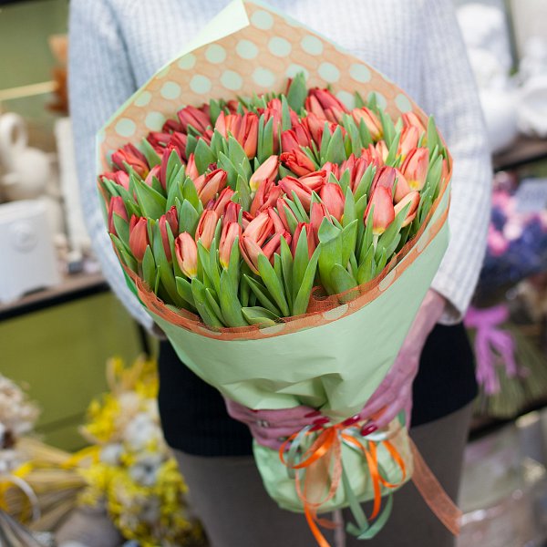 Букет тюльпанов "Весна красна"
