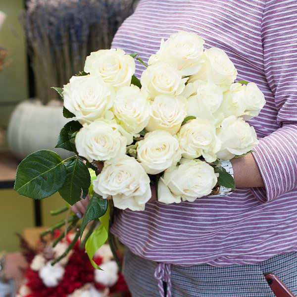 Букет из белых роз (15 роз)