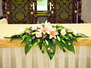 Оформление живыми цветами ресторана "Ноев ковчег" зал "Виноград"
