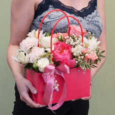 Заказать Цветочная композиция "Романтика" с доставкой в Charlotte.ru Цветочная композиция "Романтика"