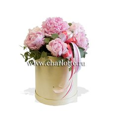 Заказать Цветы в шляпной коробке "Любимый аромат" с доставкой в Charlotte.ru Цветы в шляпной коробке "Любимый аромат"