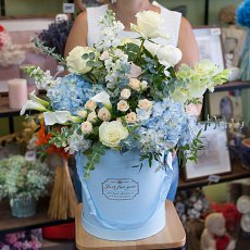 Заказать Коробка с цветами "Фантазия и каприз" с доставкой в Charlotte.ru Коробка с цветами "Фантазия и каприз"