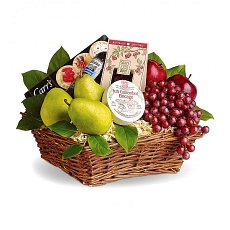 Заказать Фруктово-продуктовая корзинка "Угощение" с доставкой в Charlotte.ru Фруктово-продуктовая корзинка "Угощение"