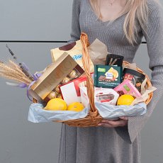 Заказать Корзина сладостей "Приятное угощение" с доставкой в Charlotte.ru Корзина сладостей "Приятное угощение"