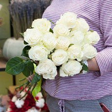 Букет из белых роз (15 роз)